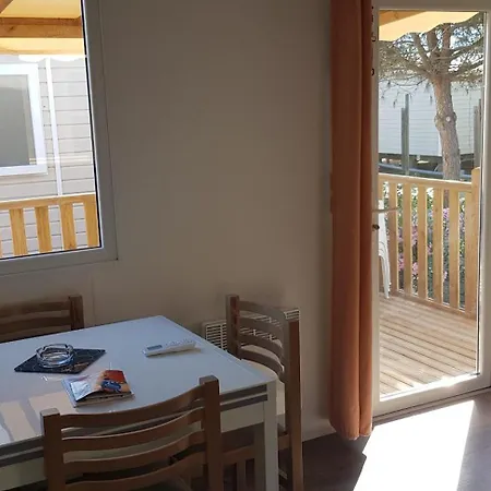 Kemp Les Mobilhomes Helvetiques 4 Etoiles Mar Estang En Roussillon Canet-en-Roussillon