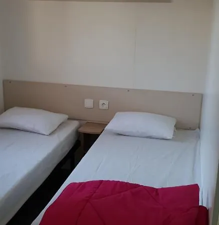 Kemp Les Mobilhomes Helvetiques 4 Etoiles Mar Estang En Roussillon