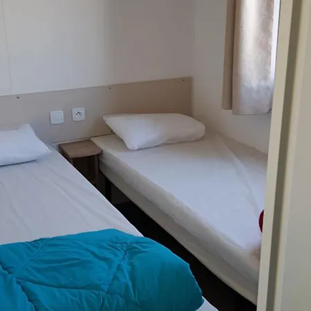 Kemp Les Mobilhomes Helvetiques 4 Etoiles Mar Estang En Roussillon